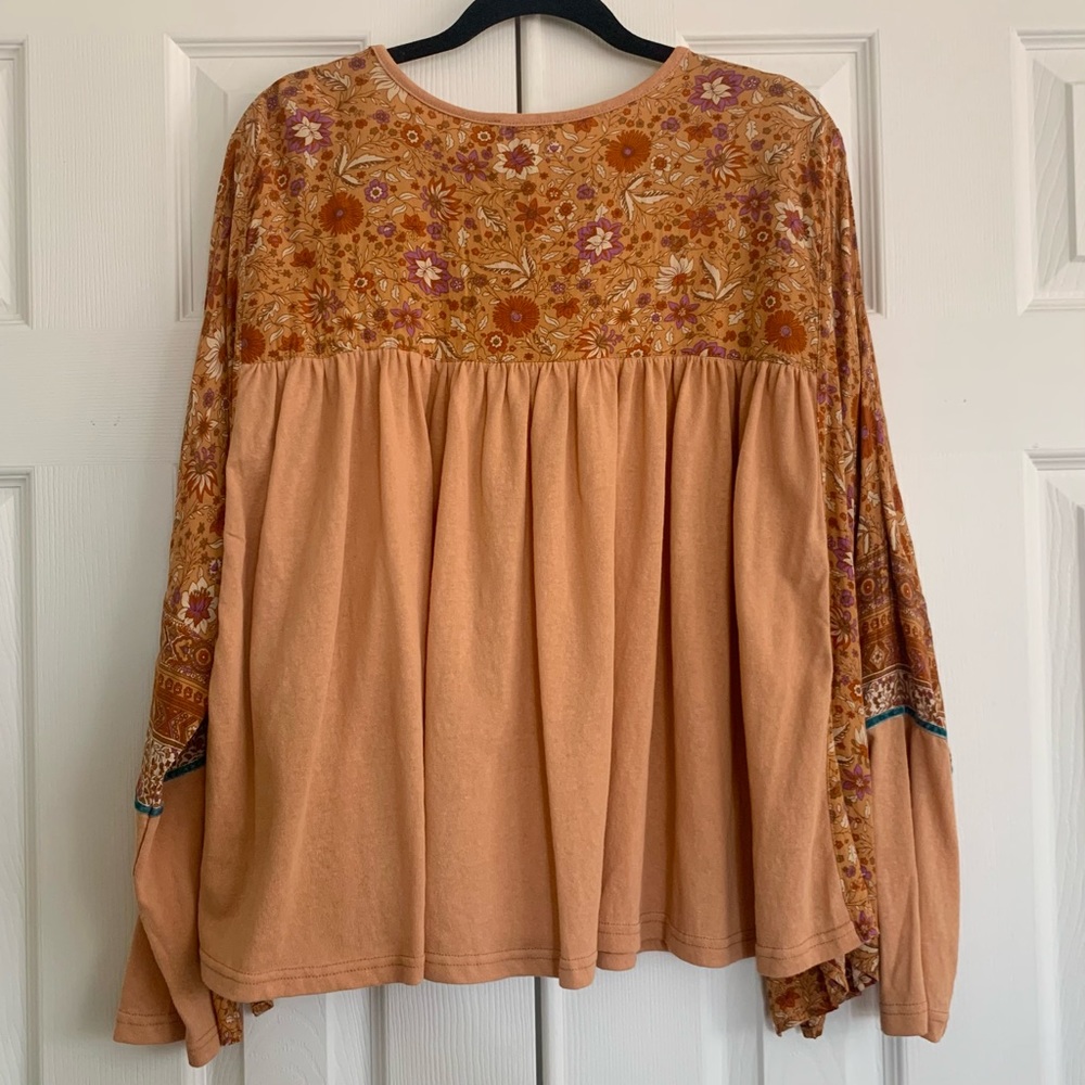 Flowy, Oversized Blouse - Picture 6 of 7